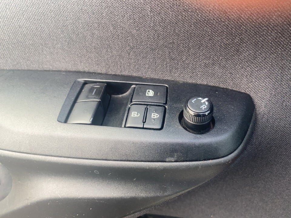Toyota Yaris 1,5 Hybrid Essential e-CVT 5d