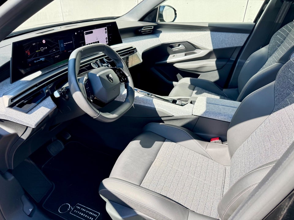 Peugeot e-5008 77 Allure 7prs 5d