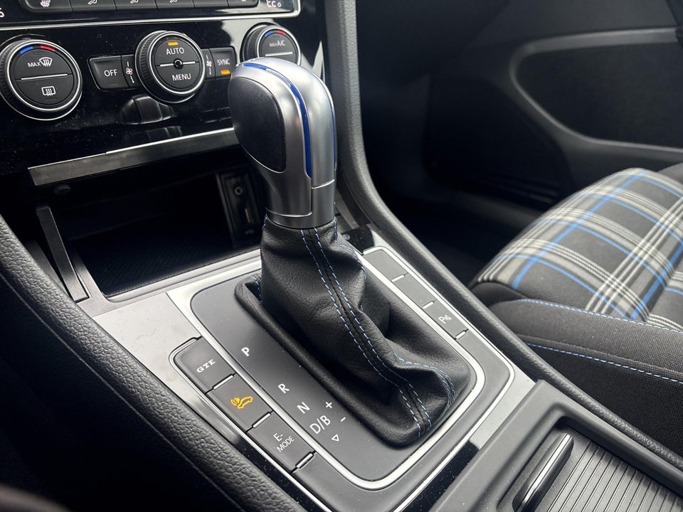 VW Golf VII 1,4 GTE DSG 5d