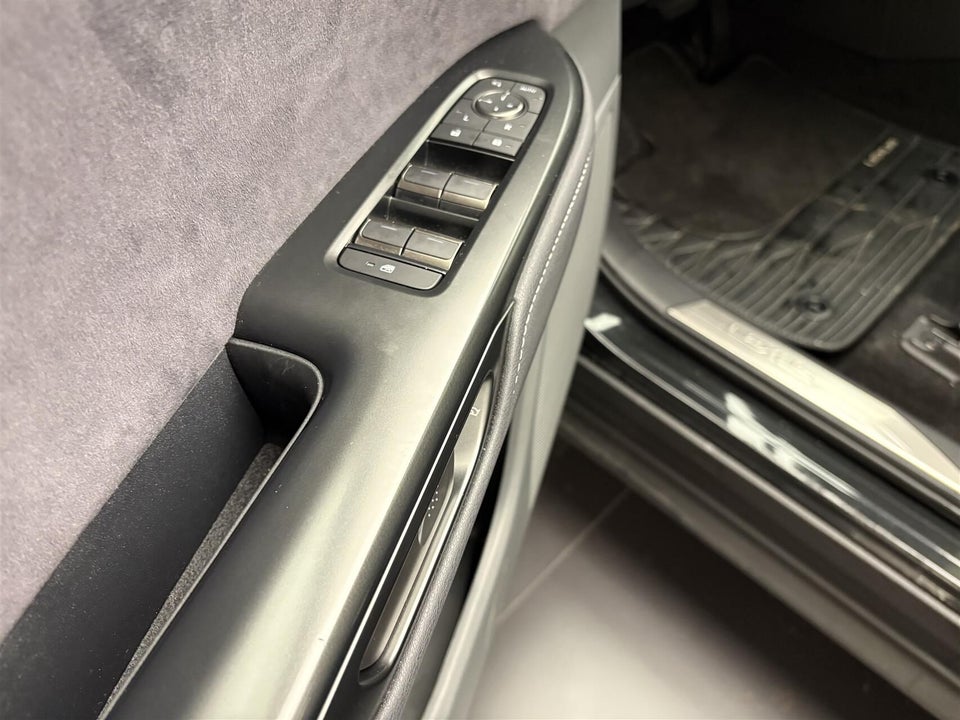 Lexus RZ300e Luxury 5d