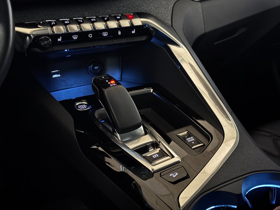 Peugeot 3008 1,6 Hybrid4 Allure Pack Limited EAT8 5d