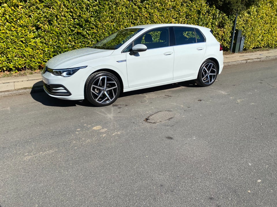 VW Golf VIII 1,5 eTSi 150 Style DSG 5d