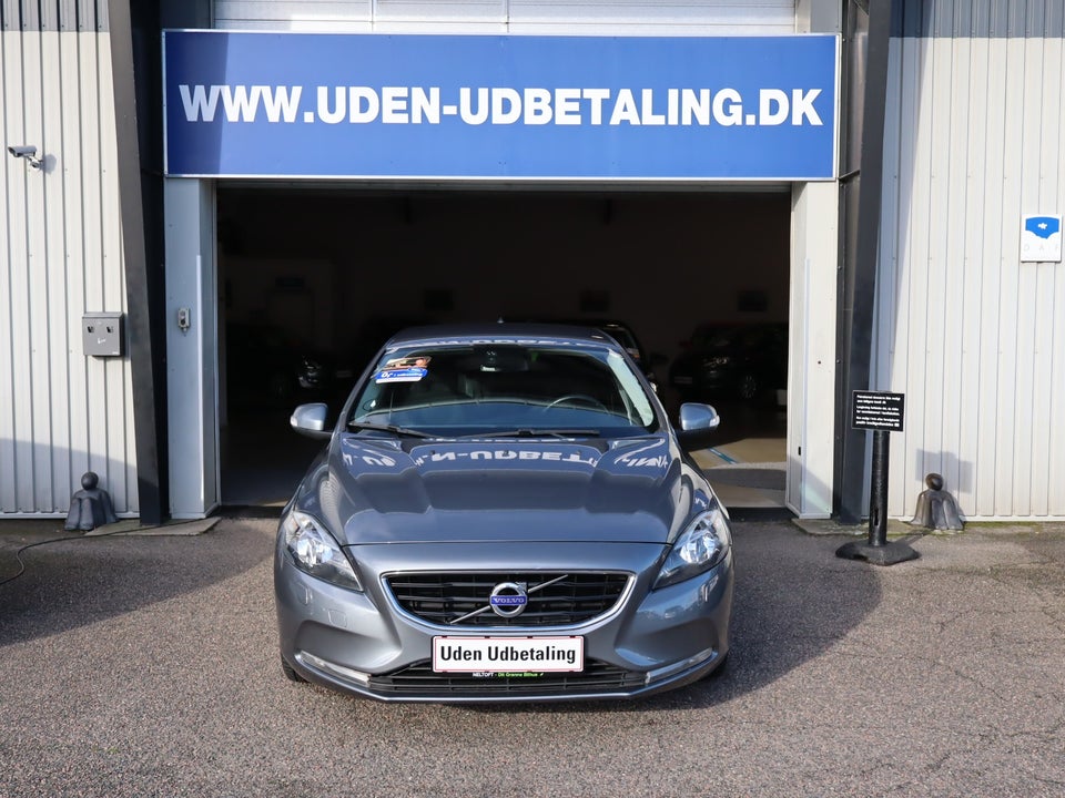 Volvo V40 2,0 D2 120 Momentum Eco 5d