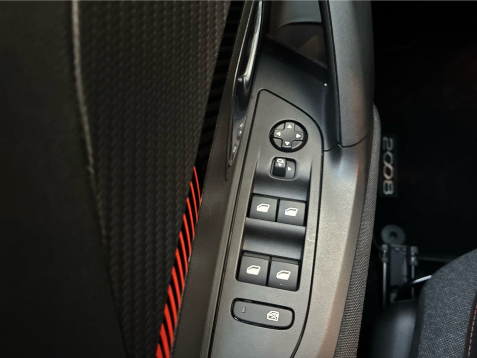 Peugeot 2008 1,2 PureTech 130 Selection EAT8 5d