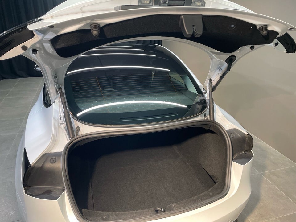 Tesla Model 3 RWD 4d