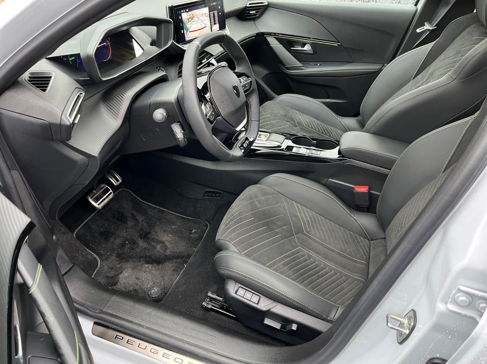 Peugeot e-208 54 GT Pack 5d