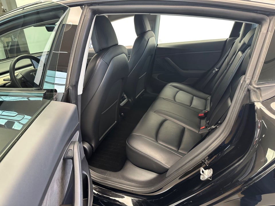 Tesla Model 3 Standard Range+ RWD 4d