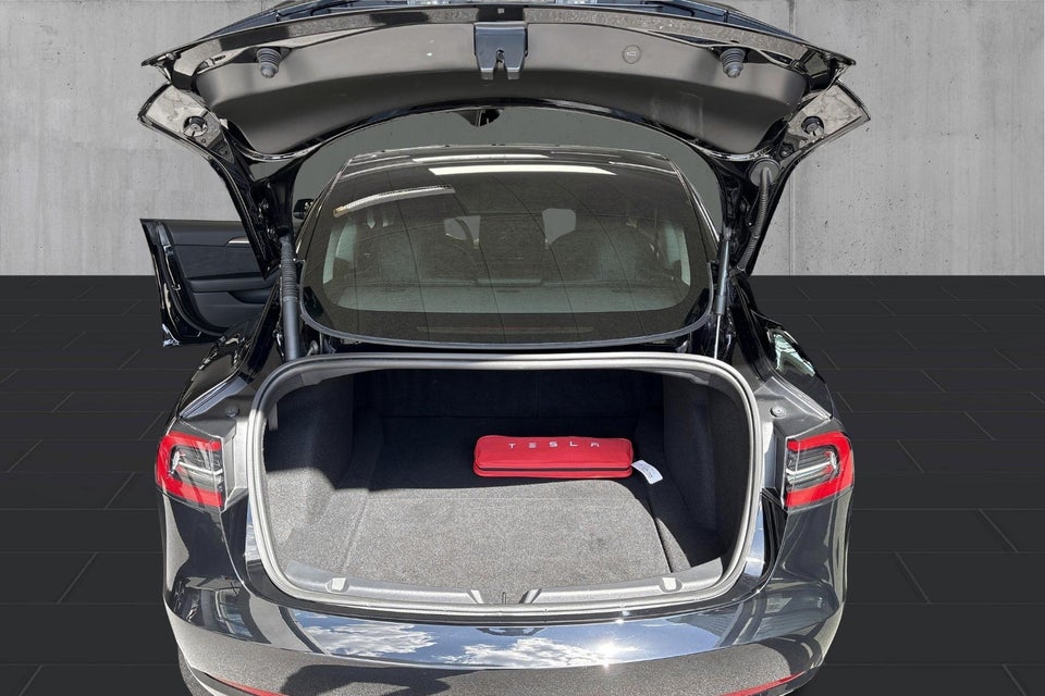 Tesla Model 3 RWD 4d