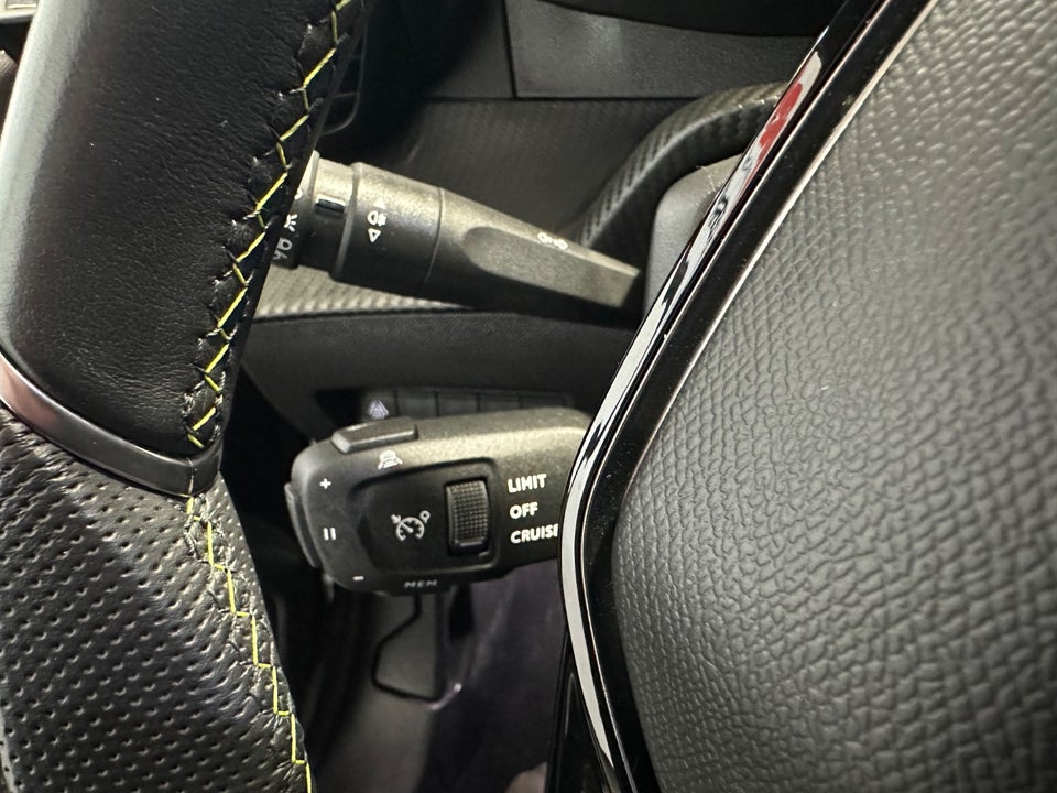 Peugeot 208 1,2 PureTech 100 GT 5d