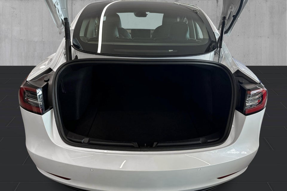 Tesla Model 3 Long Range AWD 4d
