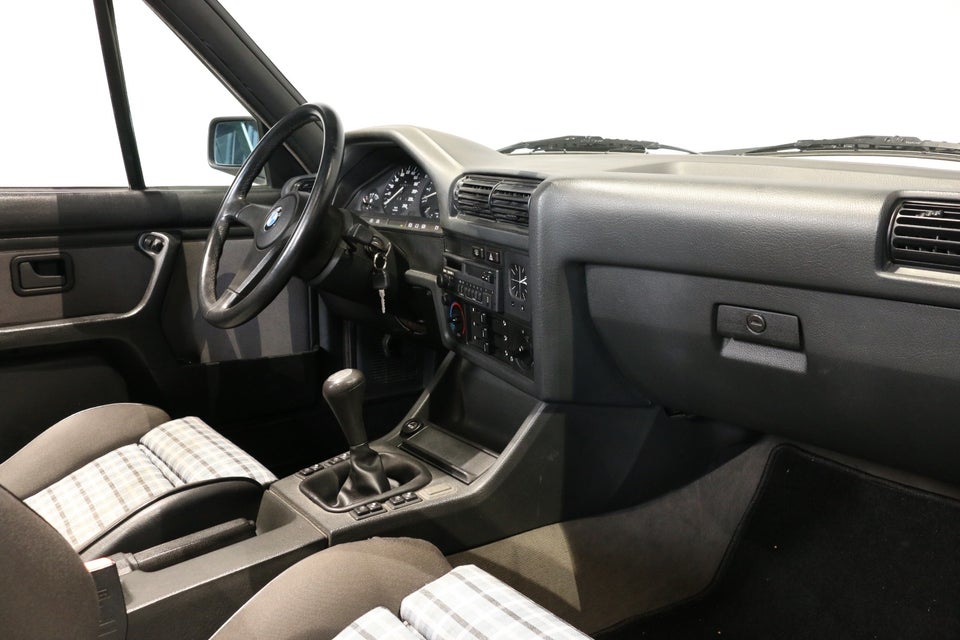 BMW 320i 2,0 Cabriolet 2d