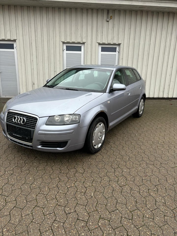 Audi A3 1,6 Ambiente Sportback 5d