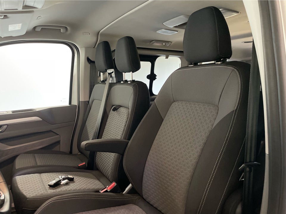 VW e-Caravelle 64 Life SWB