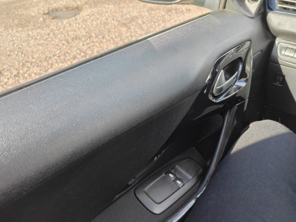Peugeot 208 1,0 VTi Active 5d