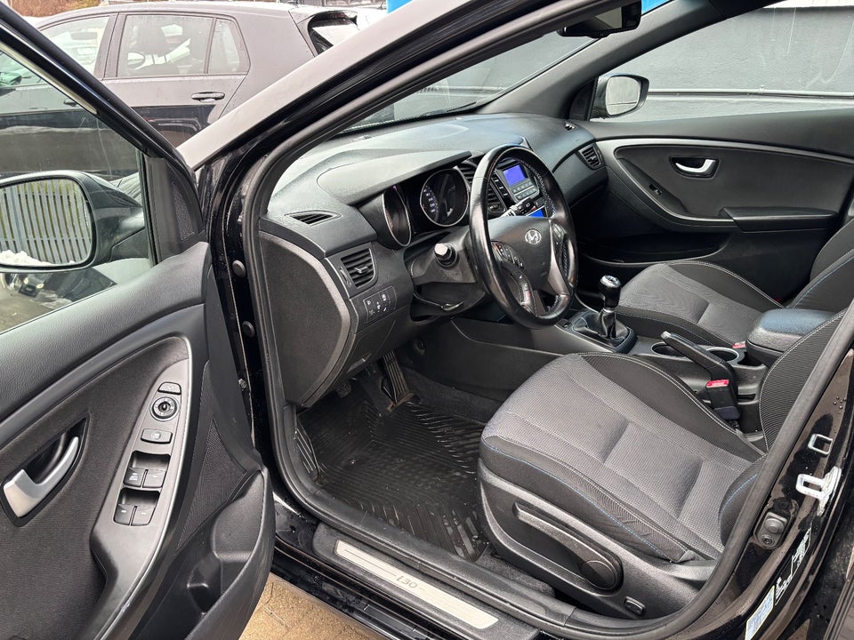 Hyundai i30 1,6 CRDi 110 EM-Edition 5d