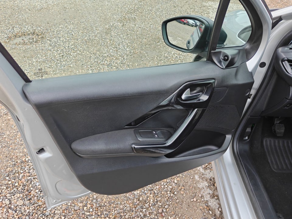 Peugeot 208 1,0 VTi Access 5d