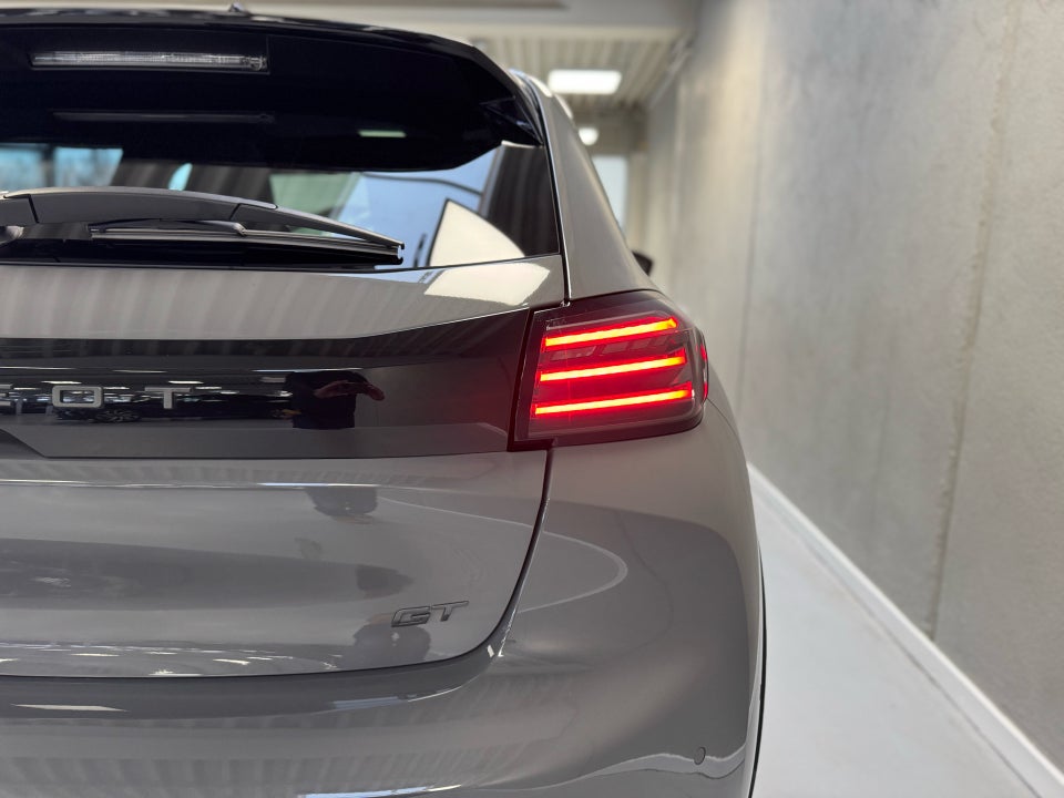 Peugeot e-208 54 GT 5d