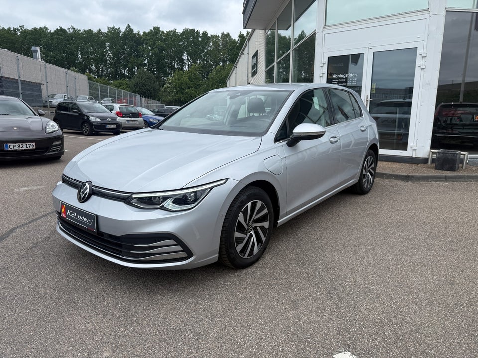 VW Golf VIII 1,4 eHybrid DSG 5d