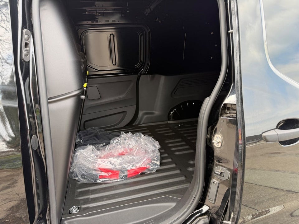 Peugeot e-Partner 50 L2V2 Premium Van