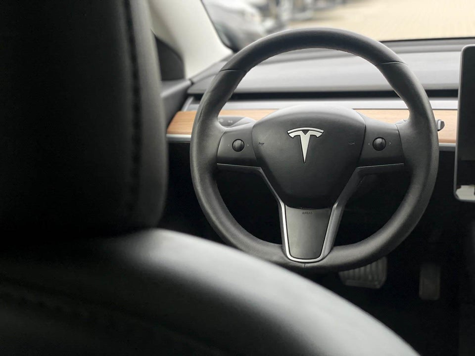 Tesla Model 3 Standard Range+ RWD 4d