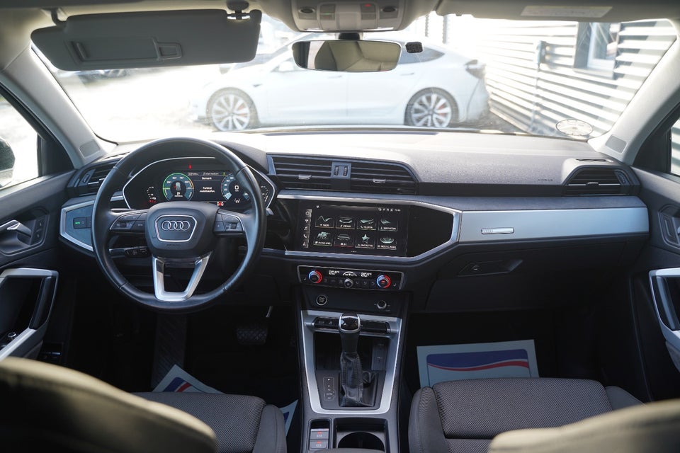 Audi Q3 45 TFSi e Attitude plus S-tr. 5d