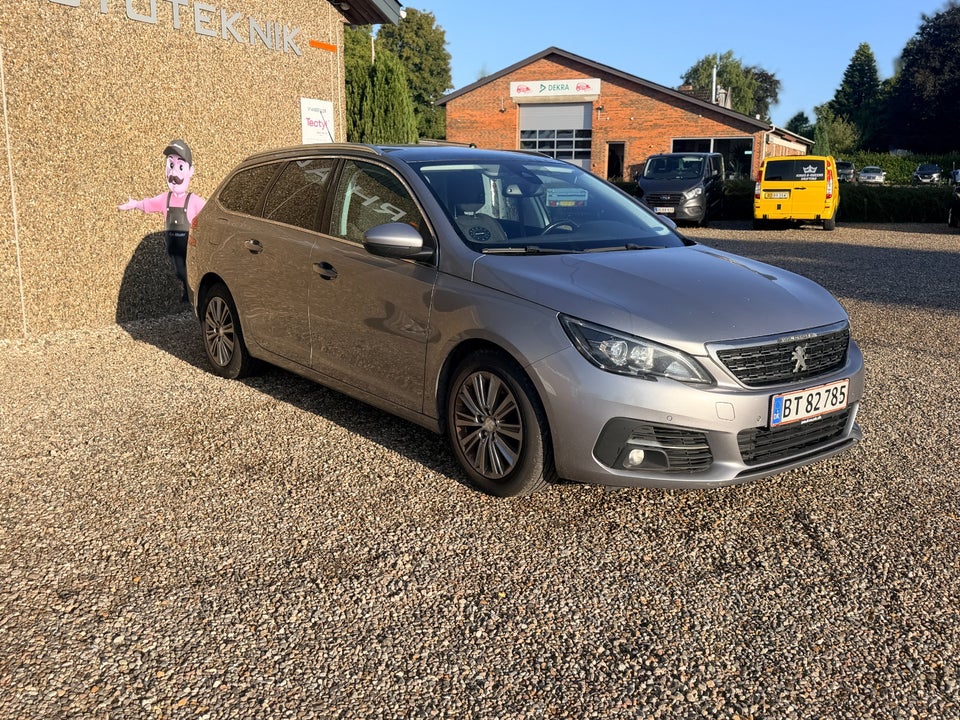 Peugeot 308 1,6 BlueHDi 120 Allure+ Sky 5d