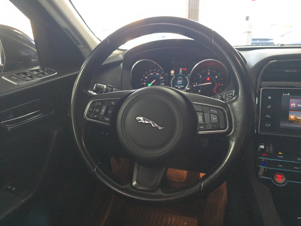 Jaguar F-Pace 2,0 D180 Pure aut. AWD 5d