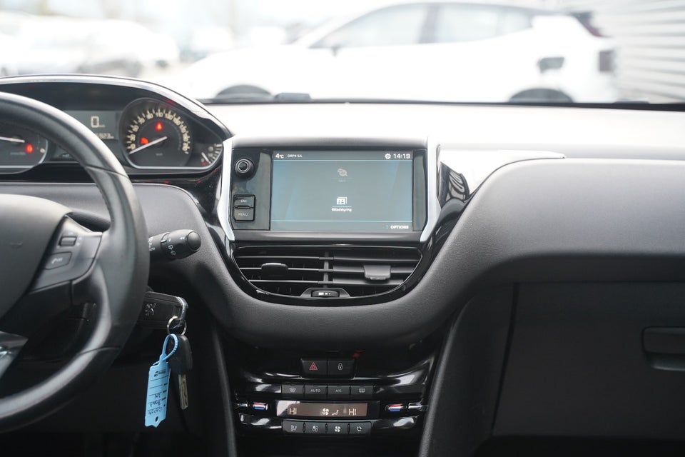 Peugeot 208 1,5 BlueHDi 100 Like Sky 5d