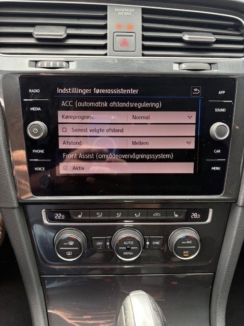 VW Golf VII 2,0 TDi 150 Comfortline Connect Variant DSG 5d