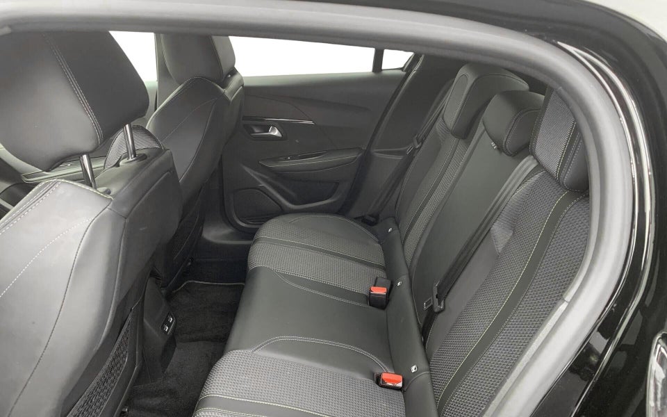 Peugeot e-208 50 GT 5d