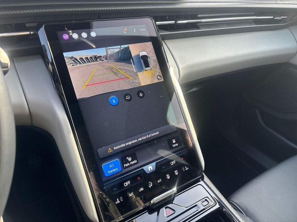 Ford Explorer 77 Premium Extended Range 5d