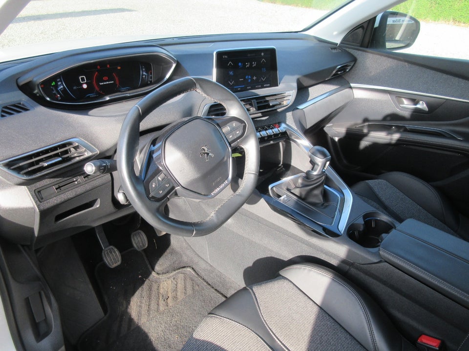 Peugeot 3008 1,5 BlueHDi 130 Allure Pack 5d