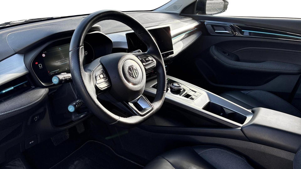 MG MG5 61 Luxury 5d