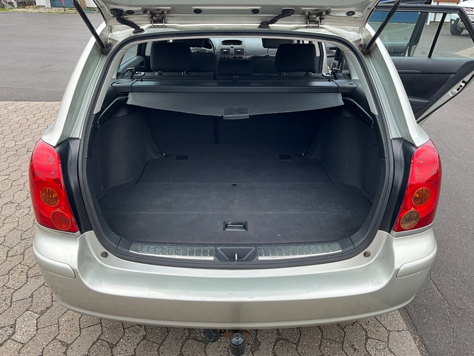 Toyota Avensis 1,8 VVT-i Sol stc. 5d