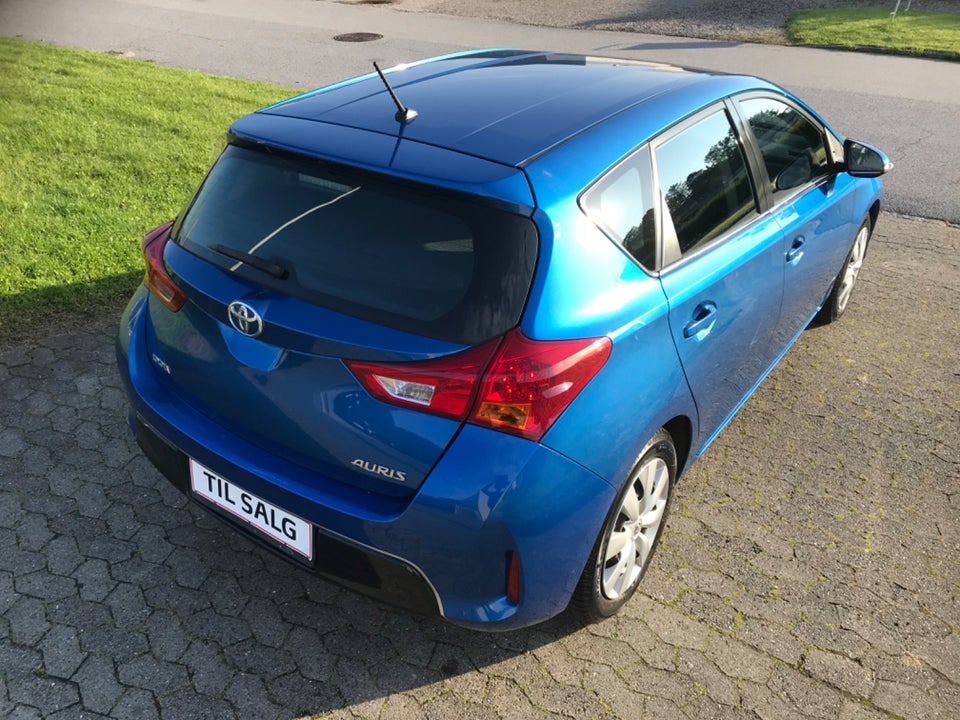 Toyota Auris 1,3 VVT-i T2 5d