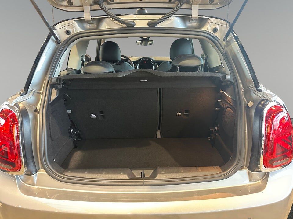 MINI Cooper SE Essential 3d