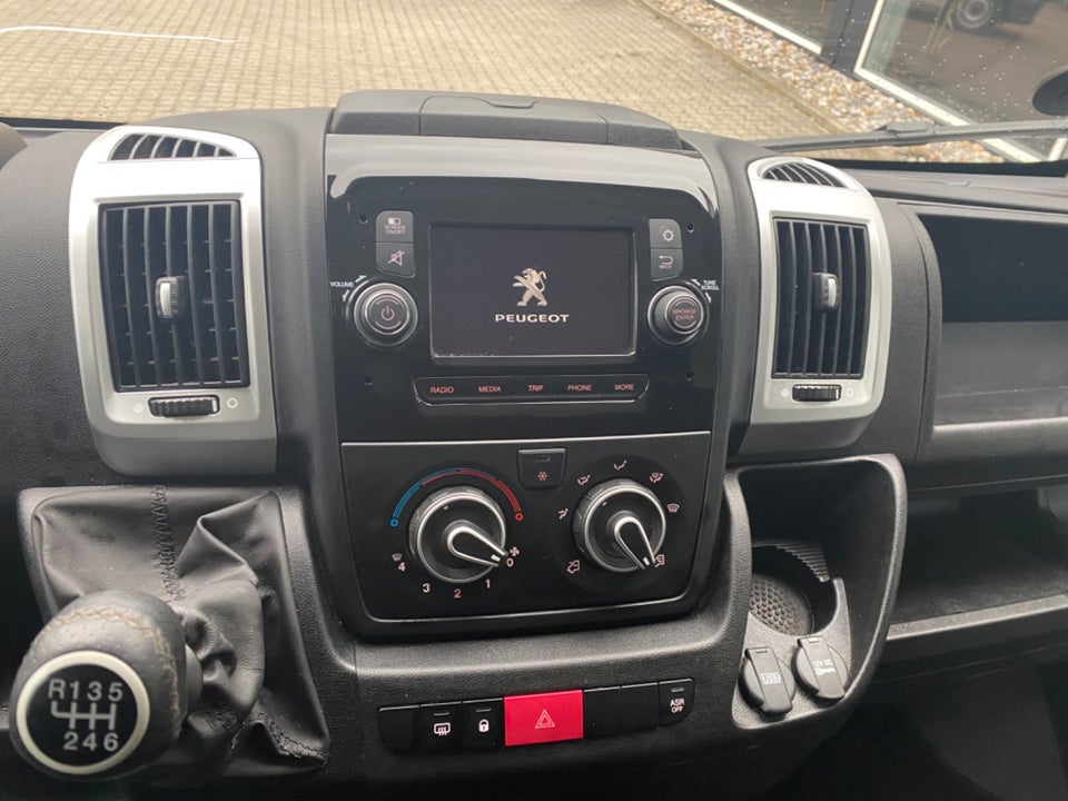 Peugeot Boxer 333 2,2 BlueHDi 165 L2H2 Premium