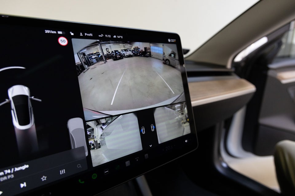 Tesla Model 3 RWD 4d