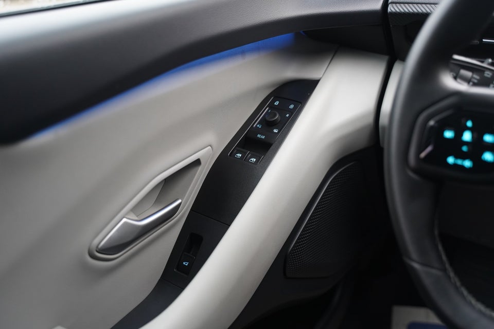 Ford Explorer 79 Premium Extended Range AWD 5d