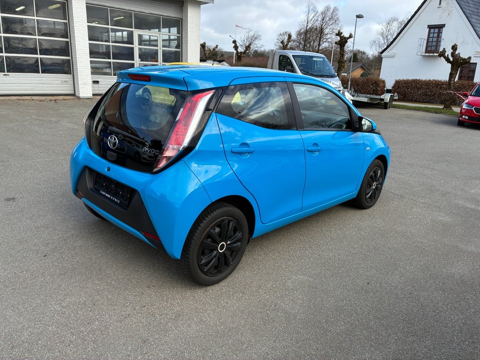 Toyota Aygo 1,0 VVT-i x-play 5d