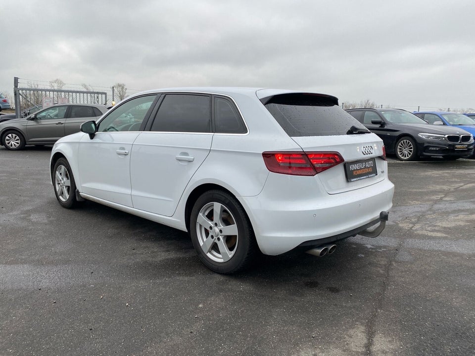 Audi A3 2,0 TDi 150 Ambiente Sportback 5d