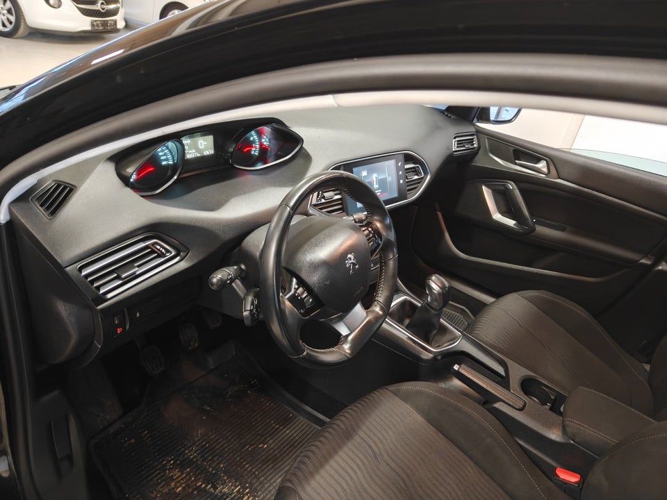 Peugeot 308 1,2 VTi 82 Active 5d