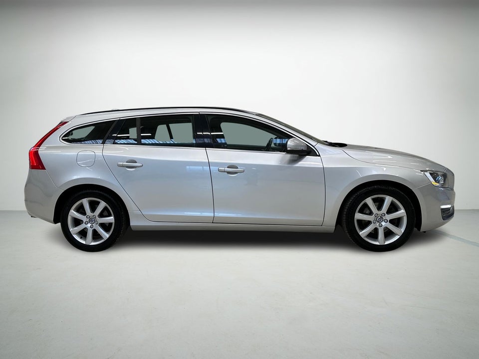 Volvo V60 1,6 T3 150 Momentum 5d