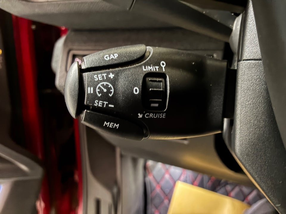 Peugeot 3008 1,6 e-THP 165 Allure EAT6 5d