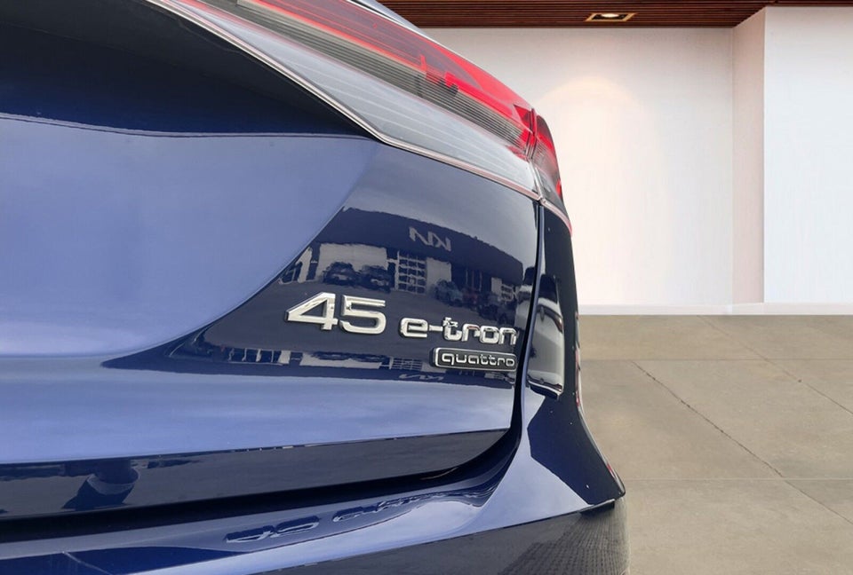 Audi Q4 e-tron 45 Advance quattro 5d