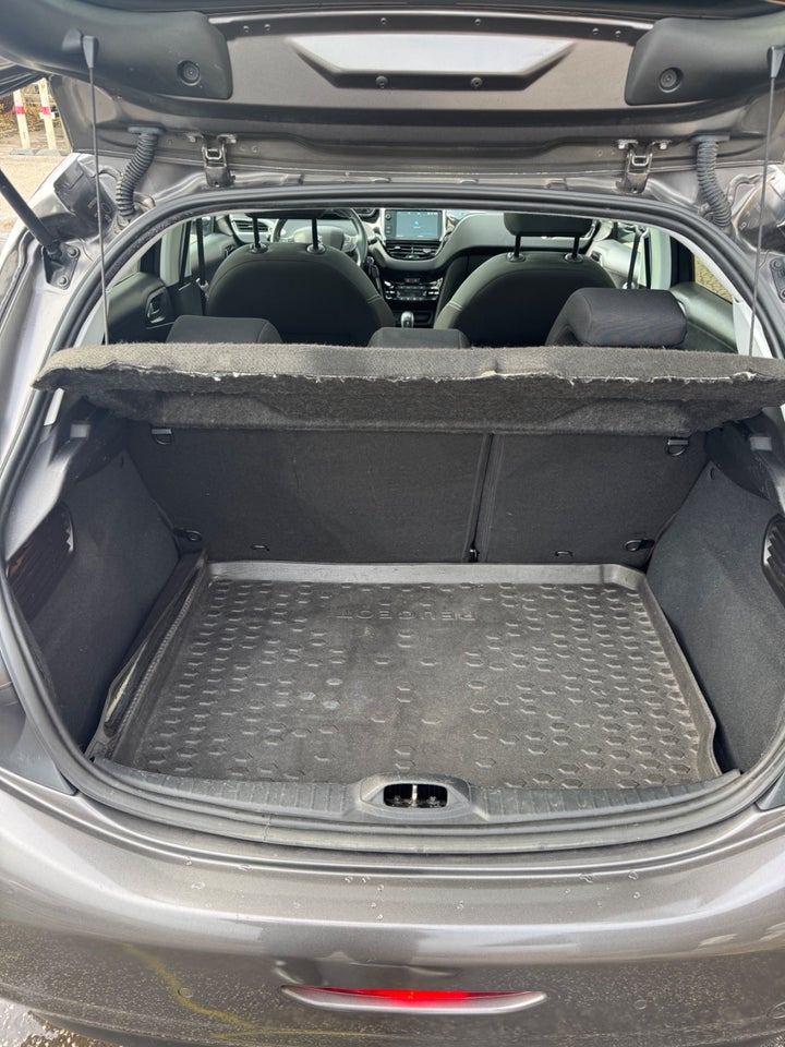 Peugeot 208 1,2 PureTech 82 Allure Sky 5d