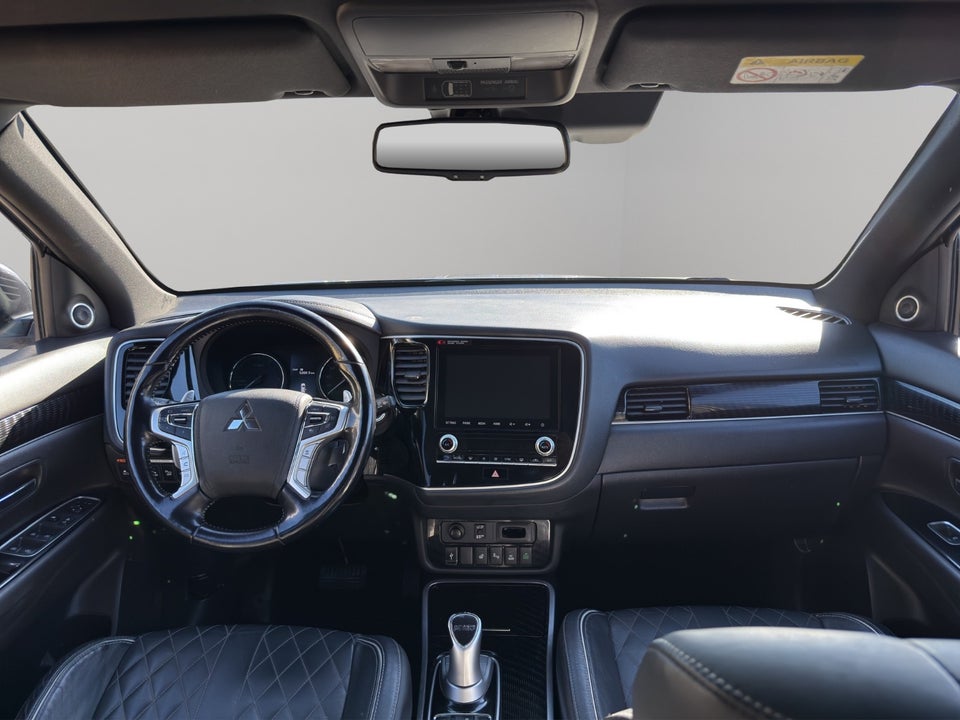 Mitsubishi Outlander 2,4 PHEV Instyle CVT 4WD 5d