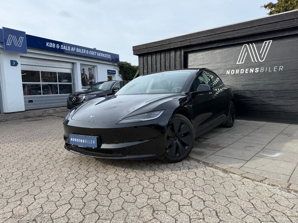 Tesla Model 3 Long Range AWD 4d