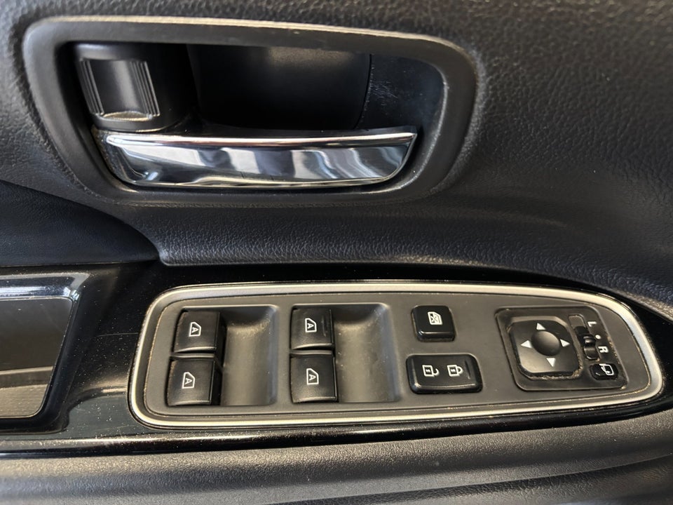 Mitsubishi Outlander 2,4 PHEV Invite CVT 4WD 5d