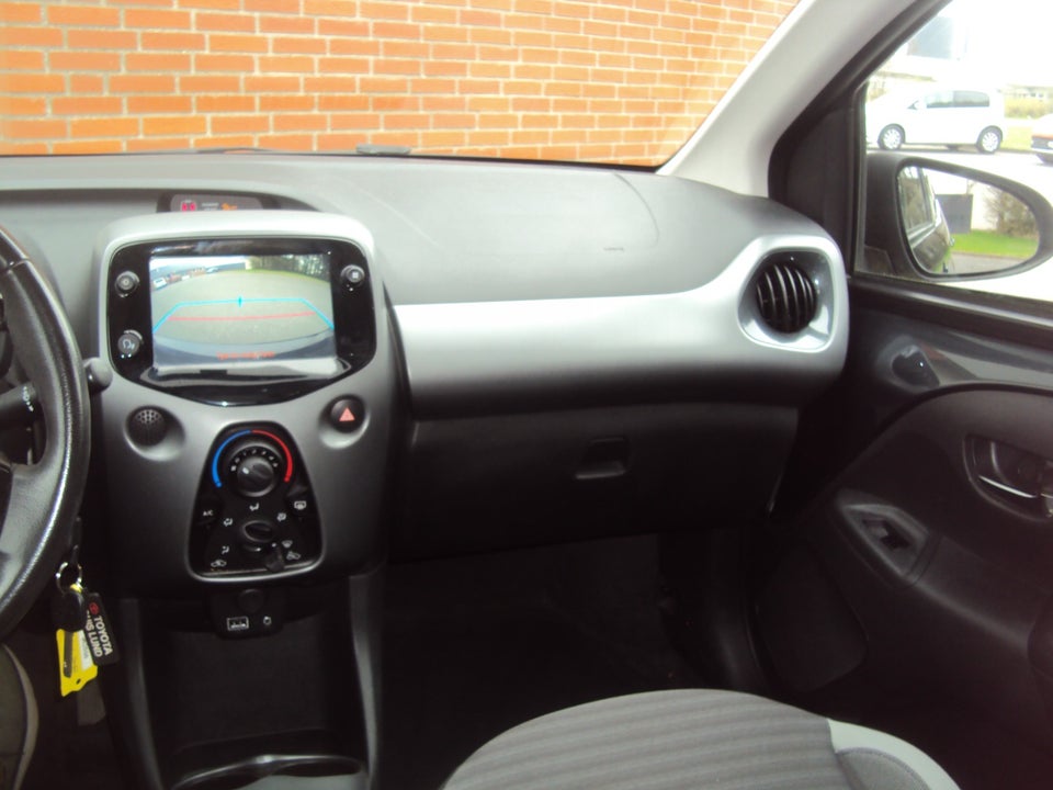 Toyota Aygo 1,0 VVT-i x-plore 5d
